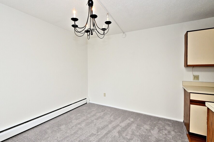 Dining area - 120 N Bethlehem Pike