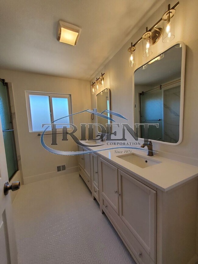 Building Photo - 685 N Barrett Rd