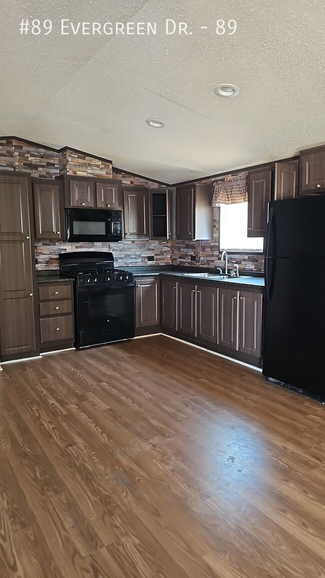 Building Photo - #89 Evergreen Dr.-89
