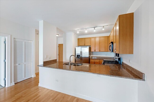 Building Photo - 451 W Huron St