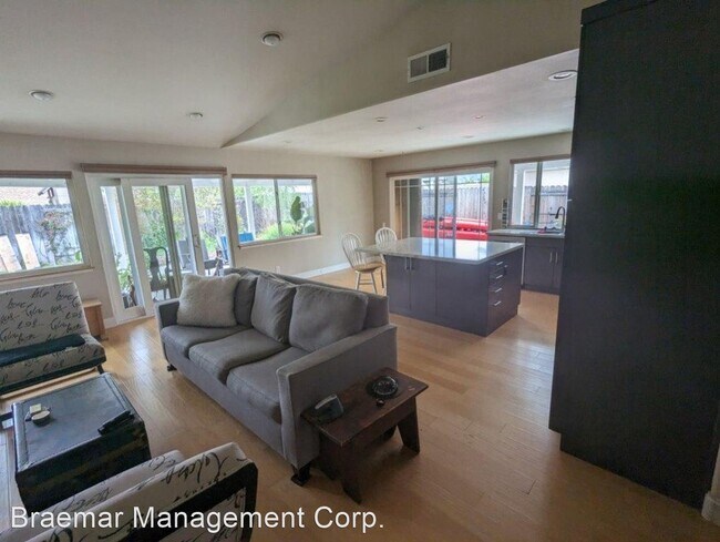 Building Photo - 3 br, 2 bath House - 3963 Greenwood Street