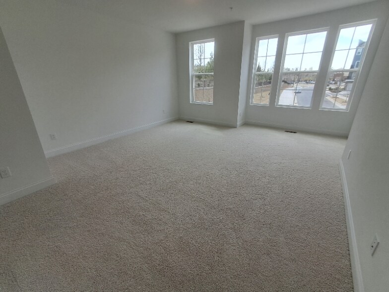 Building Photo - 602 Mkt Grv Dr