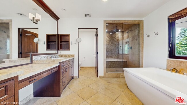 Building Photo - 3311 Deronda Dr