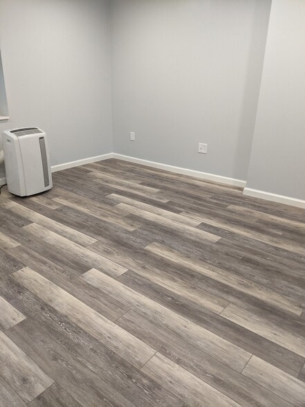 Flooring Close-up - 310 Semple St