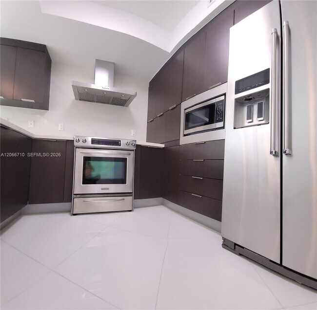 Building Photo - 250 Sunny Isles Blvd