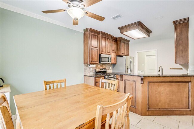 Building Photo - 2518 Date Palm Dr