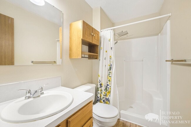 Building Photo - Spacious 6-Bedroom Home with Garden Oasis in Idaho Falls