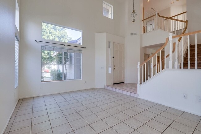 Building Photo - Discovery Hills Home with Spacious Yard an...