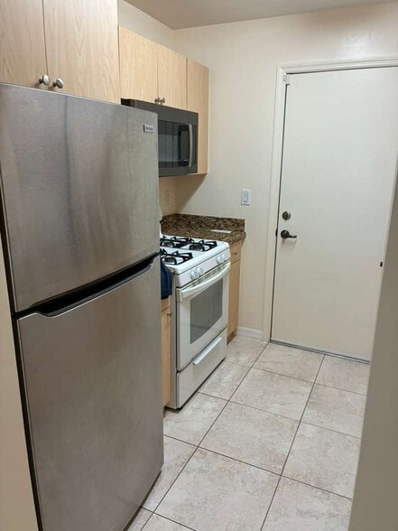 Building Photo - 14500 SW 88th Ave