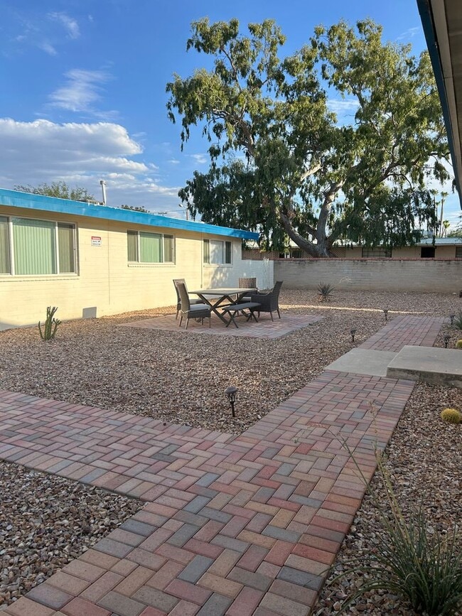 Building Photo - 2546 E Copper St