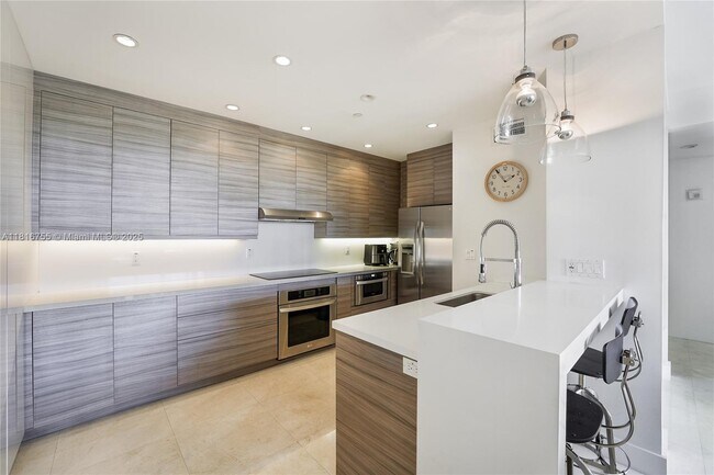 Building Photo - 151 Crandon Blvd
