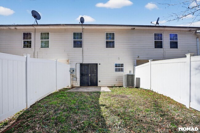 Building Photo - 1734 Old Dogwood