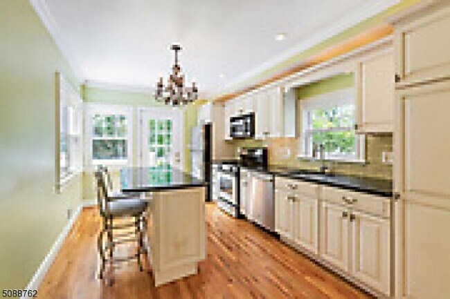 Building Photo - 210 North Ave