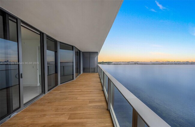 Building Photo - 700 NE 24th St