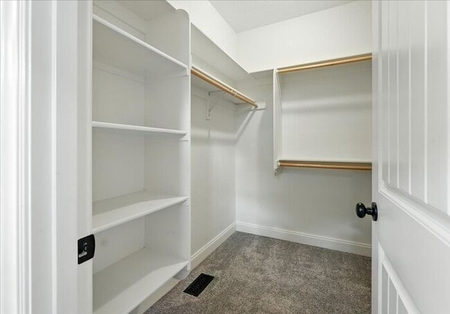 Building Photo - Elegant 3-Bedroom Fully Furnished Home wit...