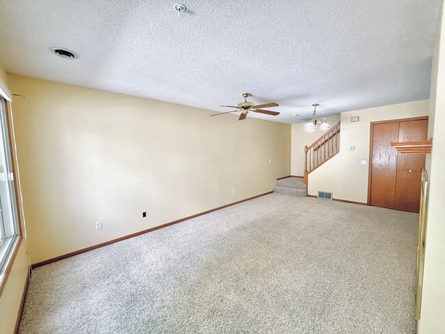 Building Photo - 2 Bedroom Townhome Nestled in The Heart of...