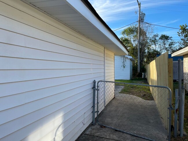 Building Photo - 380 Pat Dr