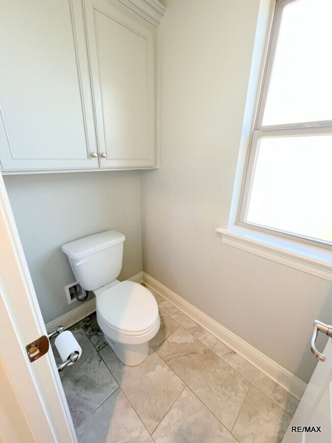 Building Photo - EXQUISITE HOME IN ST. CHARLES COURT OF NOR...
