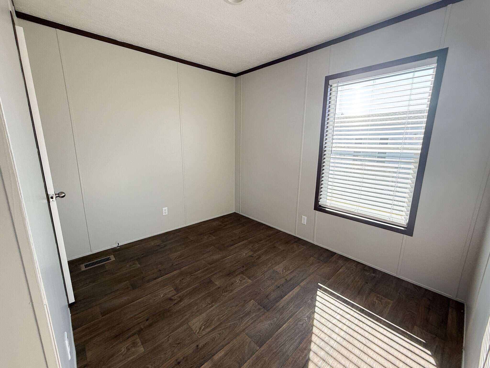 Building Photo - 111 Palomino Dr