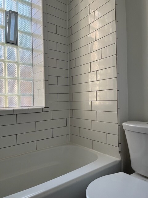 Bathroom - 1655 N Francisco Ave
