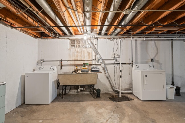 Building Photo - 11 S Church St