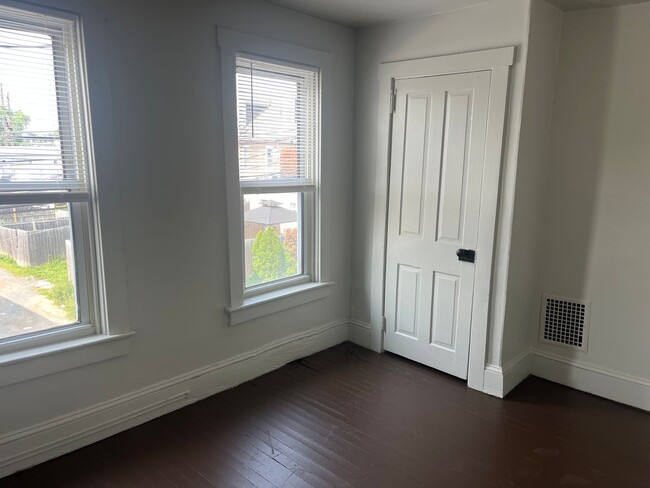 Building Photo - 3 Bedroom, 1 Bath Home in Lancaster *accep...