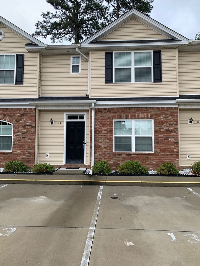 Building Photo - Yorktown Place-Gated Townhome Community-Tibet Ave.