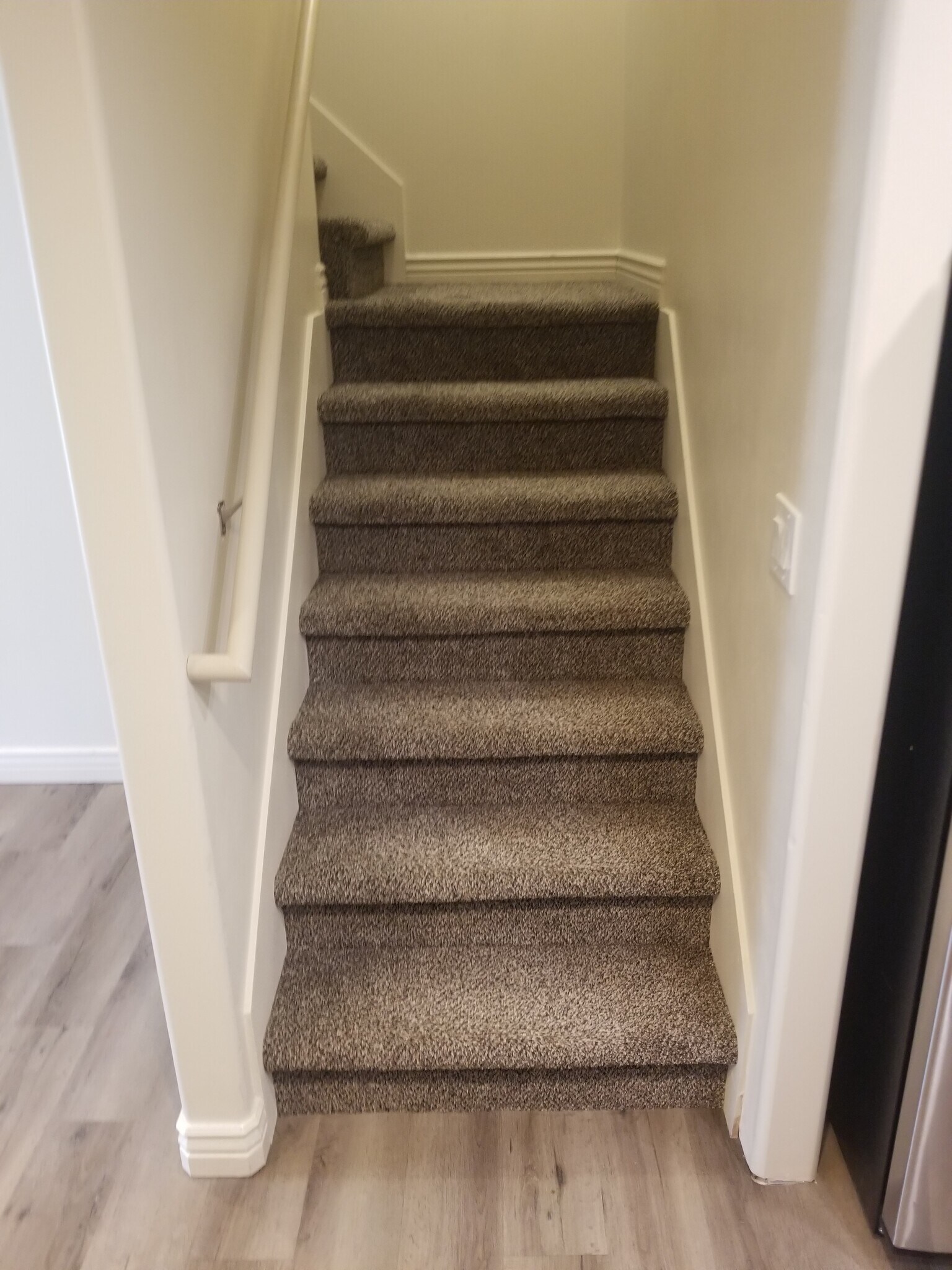 Stairwell 1 - 39 N Archmore St