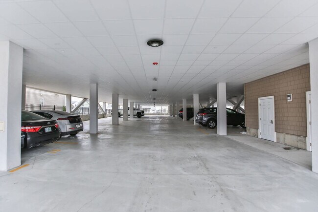 Building Photo - 128 Ashworth Ave