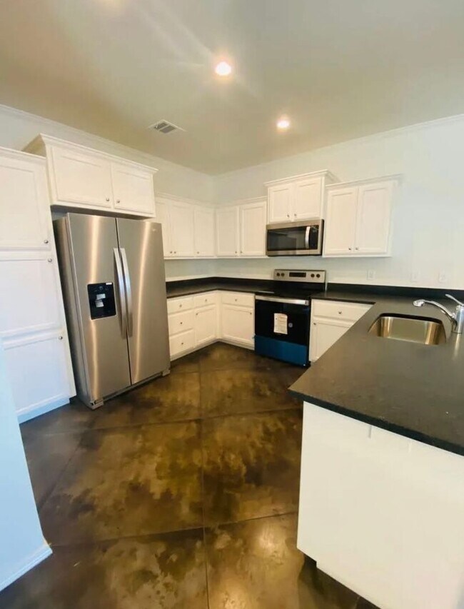 Building Photo - 5530 Gonzaga Ln