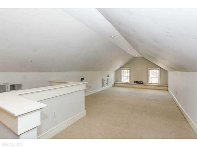 Building Photo - LARCHMONT