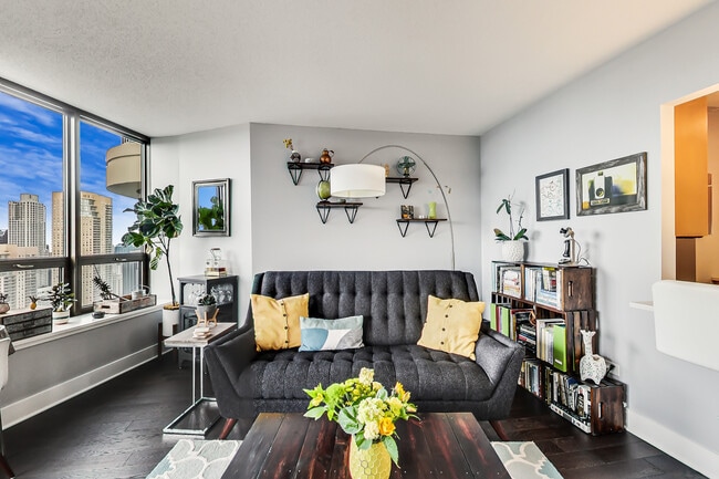 Building Photo - 400 N La Salle Dr