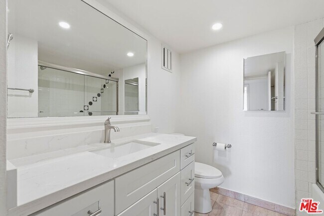 Building Photo - 10535 Wilshire Blvd