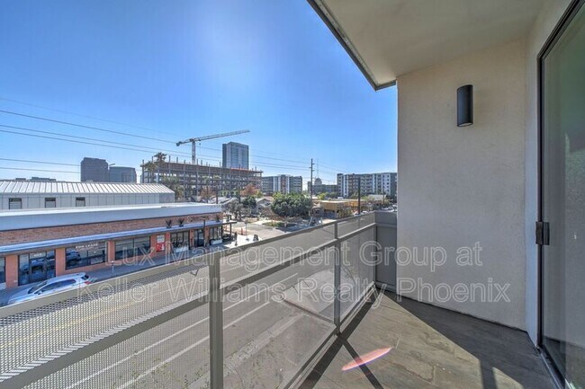 Building Photo - 504 E Roosevelt St