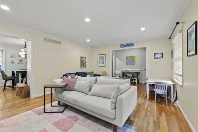 Building Photo - 309 Greenbriar Rd