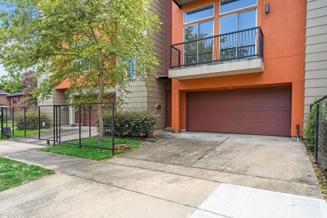 Building Photo - 1414 Rosewood St