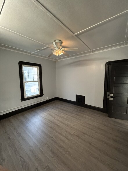 Building Photo - 132 Alderman St