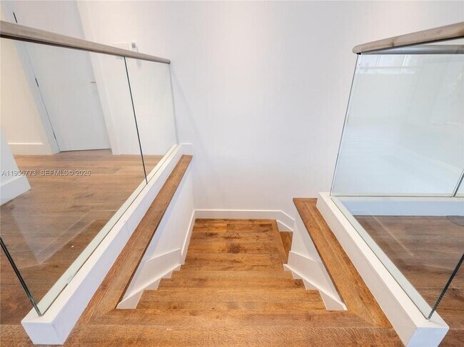 Building Photo - 7451 NW 103rd Ct