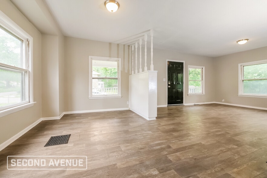 Building Photo - 7945 Euclid Ave