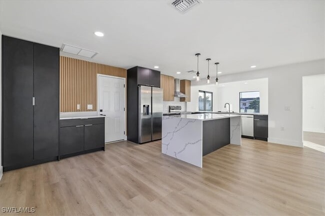 Building Photo - 4419 N Bay Cir