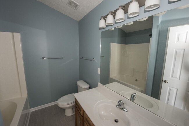 Building Photo - 2118 Winding Oak Dr