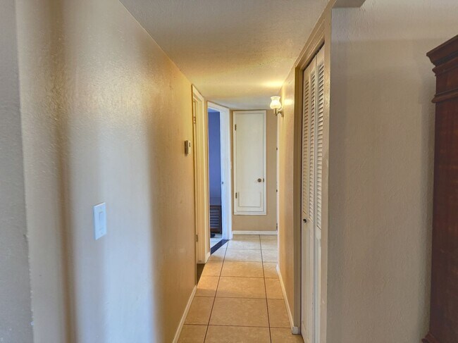 Building Photo - OPEN 8-2-25  12-1PM; Remodeled 4Br-2Ba hou...