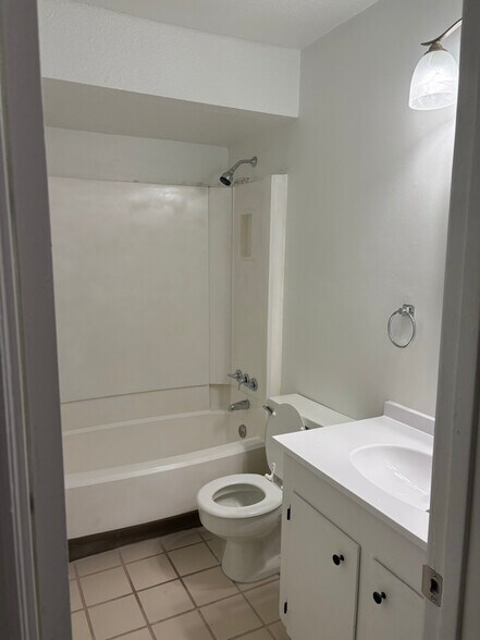 Building Photo - 232 Hilda St