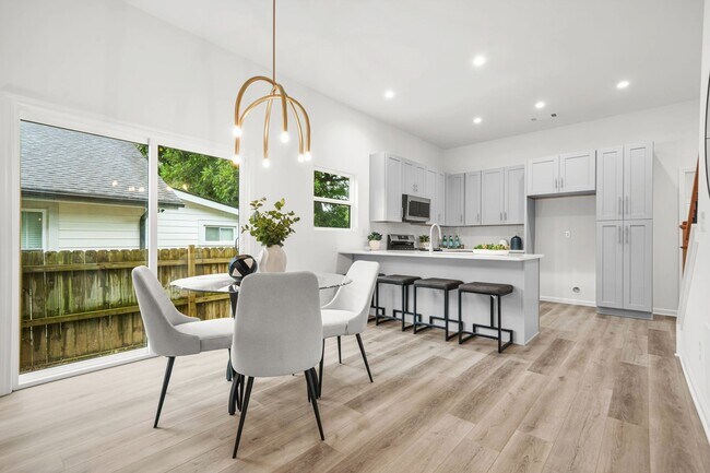 Building Photo - 1223 Oakland Dr SW