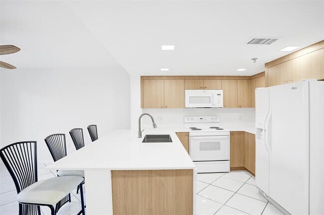 Building Photo - 9470 Tangerine Pl