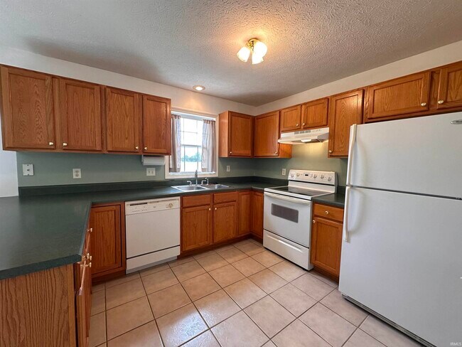 Building Photo - 7411 Bent Branch Dr