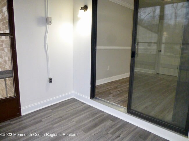 Building Photo - 127 Amberly Dr