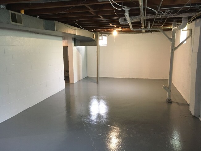 Building Photo - **4-BEDROOM HOUSE W/ GARAGE IN NORTH COLUM...