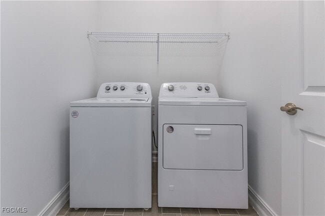 Building Photo - 43669 Sparrow Dr