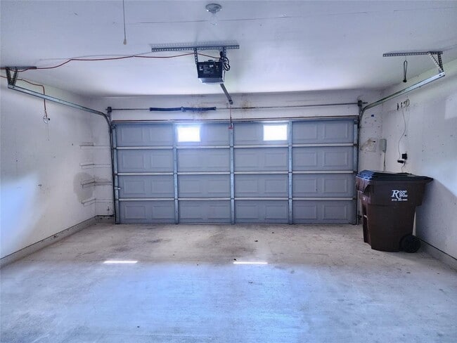 Building Photo - 2600 Willow Way